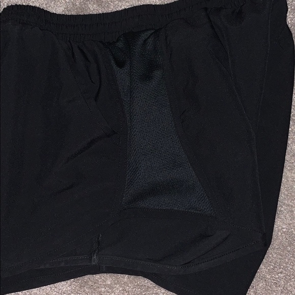 Under Armour Running Shorts - Picture 5 of 6